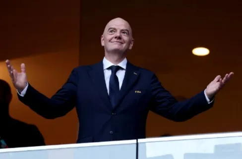 Edhe tifozët kërkojnë ‘kokën’ e Infantinos, peticion botëror për dorëheqjen e kreut të FIFA: Tradhti që s’do harrohet kurrë!