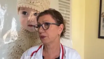 Ekspozimi i fëmijëve në diell, mjekja ndan këshillat: Shmangni orët e nxehta, përdorni krem mbrojtës me filtër të lartë dhe…