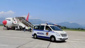 Ekstradohet nga SHBA Sokol Hoxha, i dënuar me 25 vite burg për vrasje të dyfishtë në Patos