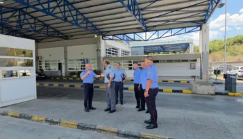 “Eliminim i radhëve të gjata”- Krerët e Policisë Kufitare Shqipëri-Greqi takohen në Kakavijë: Masa të përbashkëta dhe menaxhim i fluksit, luftë krimit!
