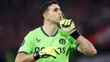 Emiliano Martinez përgatitet për transferimin shokues, dy klubet e mëdha duan argjentinasin