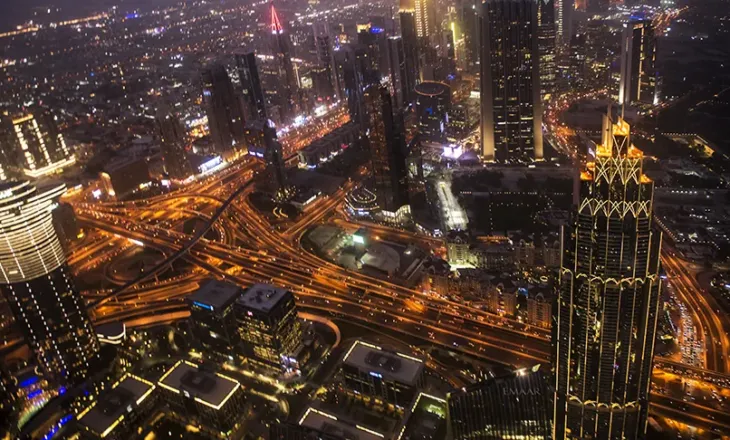 Emiratet e Bashkuara Arabe pezullojnë të gjitha aktivitetet tregtare dhe financiare me Iranin