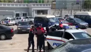 EMRI/ Përplasi për vdekje vogëlushen gjatë manovrave me makinë, arrestohet shoferi 24-vjeçar!