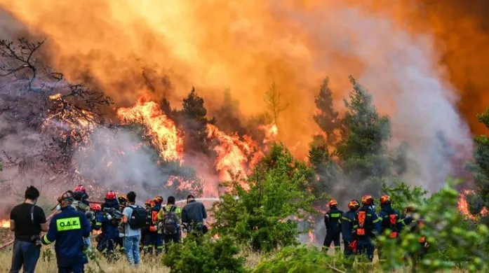 “Epidemia” e zjarreve në Greqi, mbi 300 persona të arrestuar, 36 prej tyre piromanë!