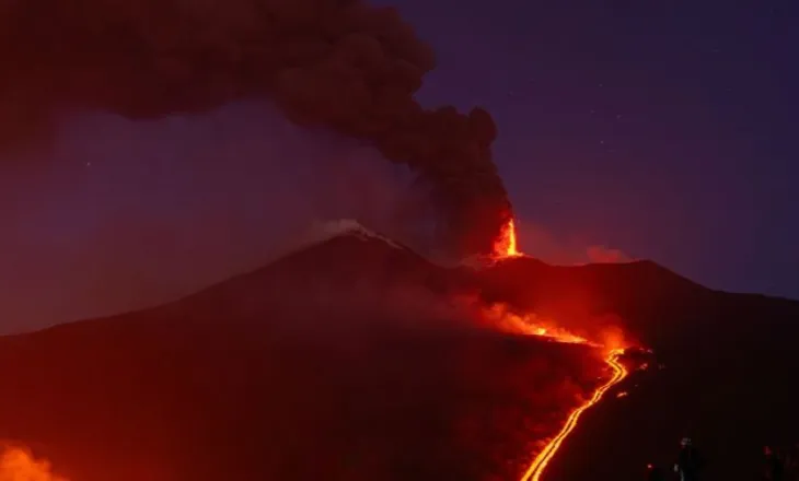 Etna shpërthen sërish, mbyllet aeroporti i Katanias dhe pezullohen fluturimet