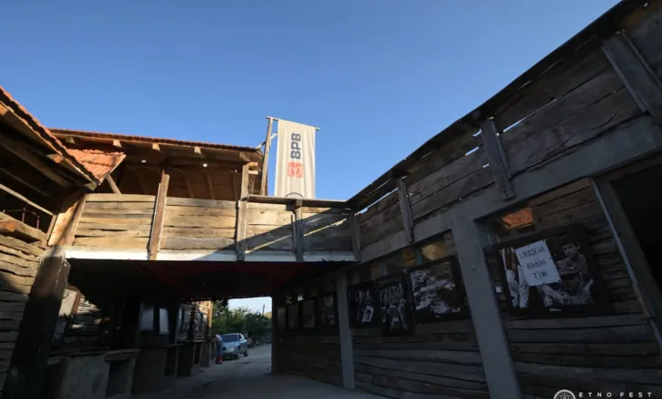 Etno Fest solli një tjetër natë të mbushur me traditë, teatër, vallëzim dhe muzikë