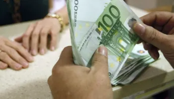 Euro prek minimumin e ri historik, po këmbehet me 92.9 lekë