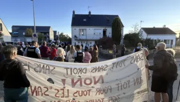 Familja shqiptare dëbohet pas tetë vitesh në Francë, banorët vendas u dalin në mbrojtje