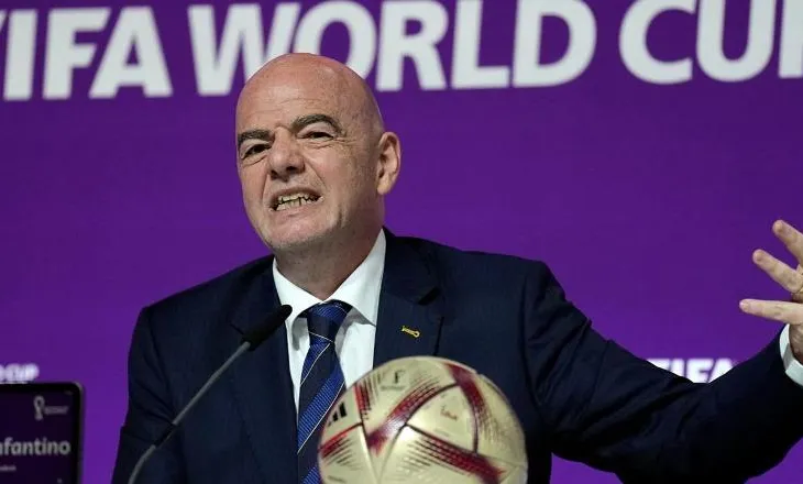 Federata Angleze tërheq mbështetjen për Infantinon, shtohet presioni ndaj presidentit të FIFA-s
