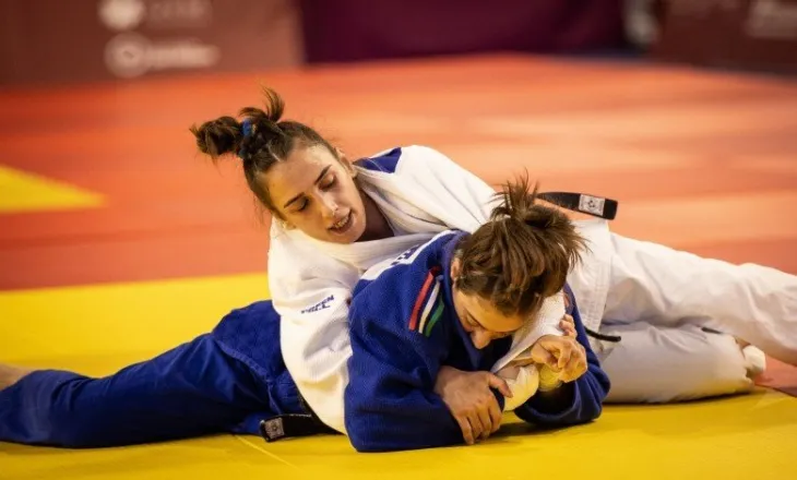Flaka Loxha një fitore larg medaljes, siguron gjysmëfinalen