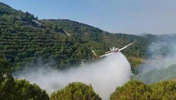 Flakët ‘nxorën në provë’ avionin e ri, “Air Tractor” nis operacionin në Mallakastër