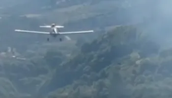 Flakët “përpijnë” pyjet në Shqipëri, avioni i parë zjarrfikës shuan zjarret