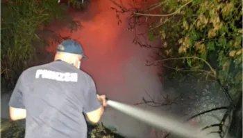 Flakët pushtojnë Gjyralën në Cërrik gjatë natës, digjet një sipërfaqe e konsiderueshme