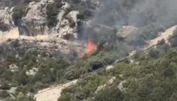 Flakët rikthehen në Krujë, zjarr në Krastë pranë zonës së banuar