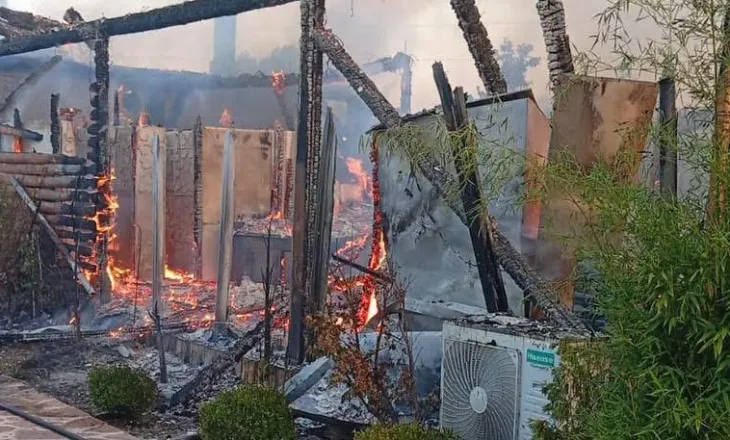 Flakët shkrumbojnë restorantin e resortit “Mesopotam” në aksin Sarandë–Syri i Kaltër