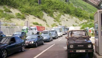 Fluks i lartë drejt Shqipërisë, MEPJ: Po punojmë për të ulur pritjet në kufirin Kroaci–Mal i Zi