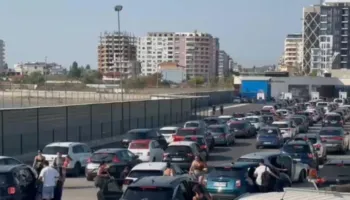 Fluks i lartë në Portin e Vlorës, mbi 1,300 pasagjerë mbërrijnë nga Italia brenda ditës