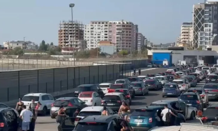 Fluks i lartë në Portin e Vlorës, mbi 1,300 pasagjerë mbërrijnë nga Italia brenda ditës