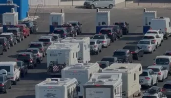 Fluks i lartë në Portin e Vlorës, mbi 800 pasagjerë mbërrijnë nga Brindisi