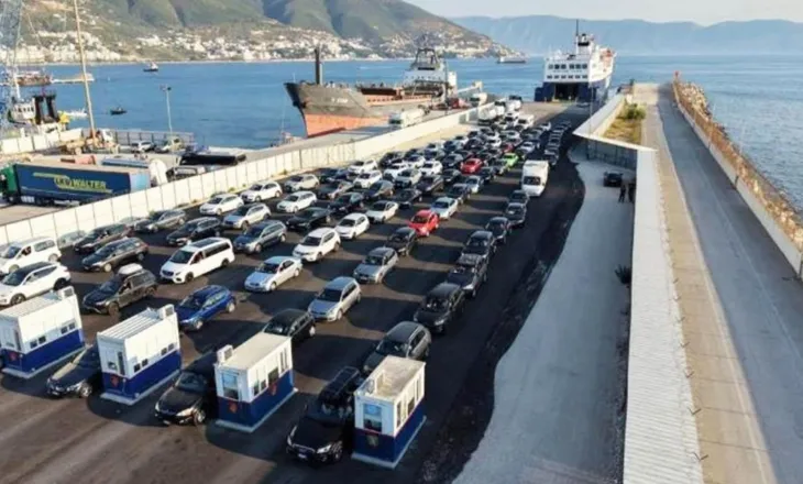 Fluks i lartë në portin e Vlorës, mijëra persona mbërrijnë gjatë fundjavës