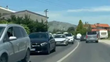 Fluks i madh turistësh në Lezhë, Policia Rrugore shton shërbimet për të shmangur radhët e gjata