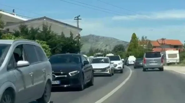 Fluks i madh turistësh në Lezhë, Policia Rrugore shton shërbimet për të shmangur radhët e gjata