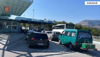 Fluks në Kakavijë, radhë deri në 2 kilometra në hyrje të Shqipërisë