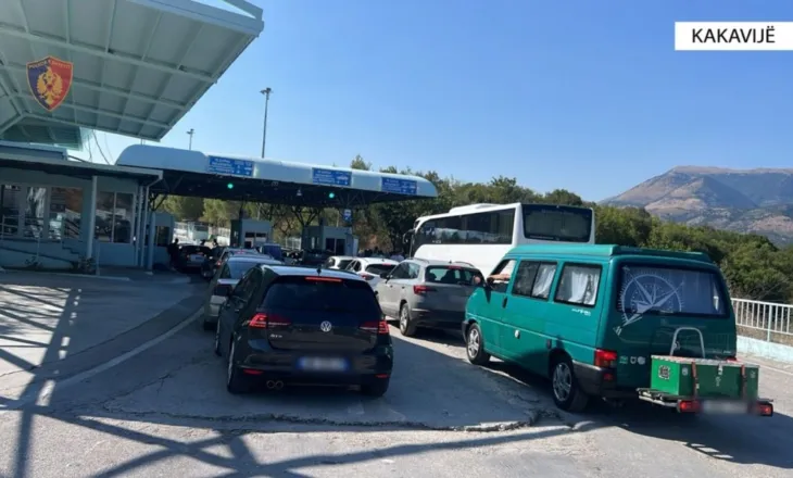 Fluks në Kakavijë, radhë deri në 2 kilometra në hyrje të Shqipërisë