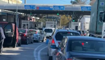 Fluks në kufijtë e Gjirokastrës, mbi 9 mijë shtetas kalojnë në Kakavijë brenda 24 orëve