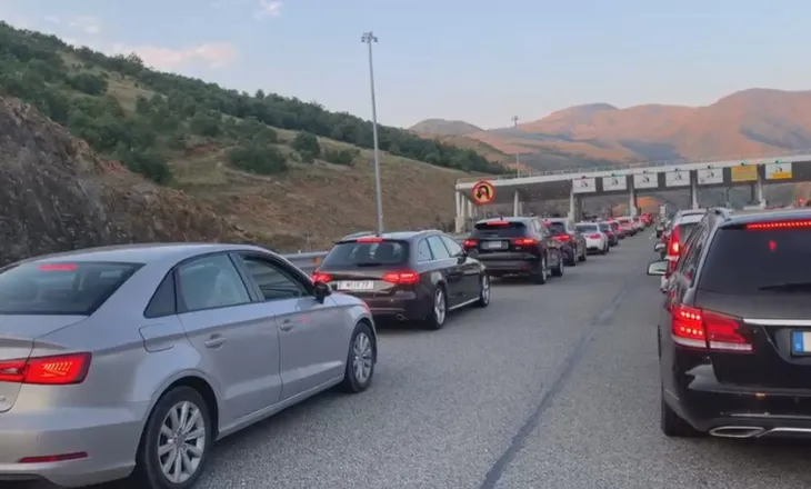Fluks në pikën kufitare, nga Kosova drejt brigjeve shqiptare për pushime