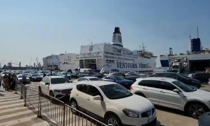 Fluks në Portin e Durrësit! Mbi 6600 udhëtarë dhe 2100 mjete mbërrijnë sot nga Italia