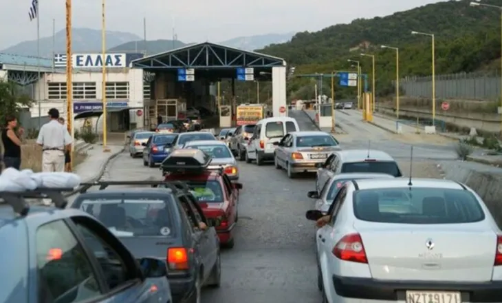Fluks rekord në jug, mbi 138 mijë udhëtarë kaluan nga Qafë Bota dhe Porti i Sarandës në korrik