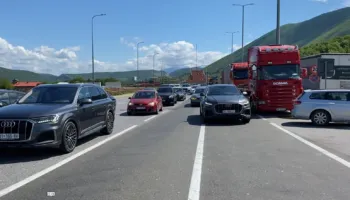 Fluksi nga Kosova drejt bregdetit shqiptar bie me 27%, mbi 18 mijë hyrje këtë të shtunë