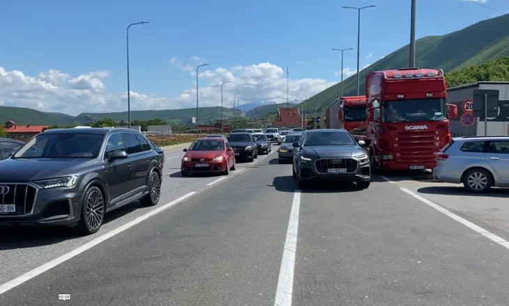 Fluksi nga Kosova drejt bregdetit shqiptar bie me 27%, mbi 18 mijë hyrje këtë të shtunë