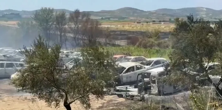 FOTO/ 150 mjete të djegura dhe disa hektarë pemëtore të shkrumbuara, ja çfarë la pas zjarri në Selenicë