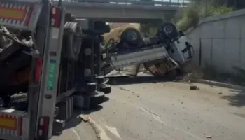 FOTO/ Aksdient tek Unaza e Madhe në Farkë, përmbyset makina së bashku me një fadromë
