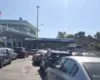 FOTO/ Fundjava rrit fluksin e hyrje-daljeve në Kakavijë, 10 mijë persona në 24 orët e fundit! Një pjesë e tyre turistë të huaj, radhë në kufi