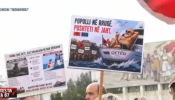 FOTO-LAJM/ “Populli në rrugë, pushteti në jaht”, ironia therëse e protestuesve kundër Ramës