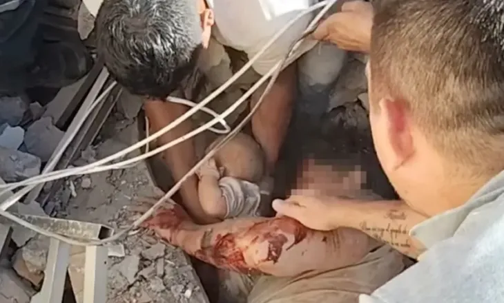 FOTO/ Mrekullia gjatë tërmetit: Babai i groposur shpëton foshnjën në krahët e tij