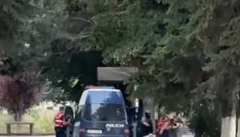 FOTO/ Specialet e RENEA-s ‘gjueti’ për autorin e vrasjes së ushtarakut, kontrolle edhe në varrezat e qytetit! Gjurmim me dron për lokalizimin
