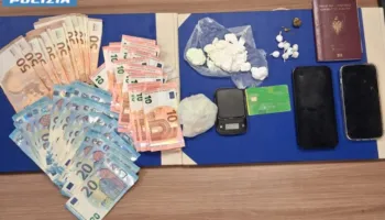 FOTO/ Të përfshirë në rrjetin e trafikut të kokainës, arrestohen 2 të rinjtë shqiptarë! Në momentin e dorëzimit të drogës…