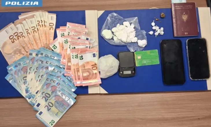 FOTO/ Të përfshirë në rrjetin e trafikut të kokainës, arrestohen 2 të rinjtë shqiptarë! Në momentin e dorëzimit të drogës…