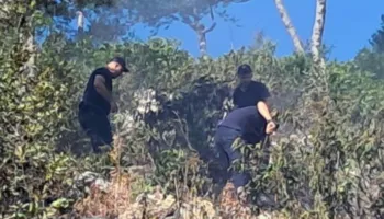FOTO/ Zjarre në malin e Qukësit në Prrenjas, izolohen katër vatra pas 12 orësh ndërhyrjeje! Hetime për akt të qëllimshëm