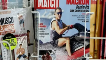 Franca në flakë, Macron në jet ski! Kritika presidentit për foton: Vera e fundit në timon