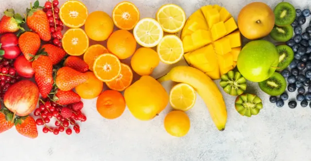Fruta me 3 ngjyra, trendi i ri ushqimor që po pushton rrjetet sociale