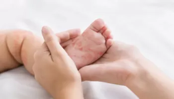 Fruthi rikthehet në alarm! ISHP: Rrezik përhapjeje, prindërit po vonojnë vaksinimin e fëmijëve