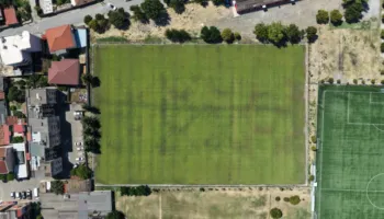 FSHF investon në infrastrukturë / Përfundon rikonstruksioni i fushës me bar natyral në “Shefqet Lamçja”, terren për Euro U-21 2027