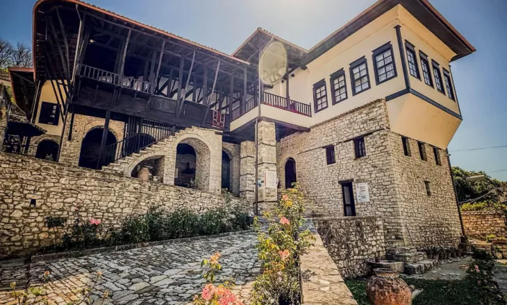 “Fustanella” në Muzeun Etnografik të Beratit, një rrëfim artistik mbi traditën dhe trashëgiminë kulturore