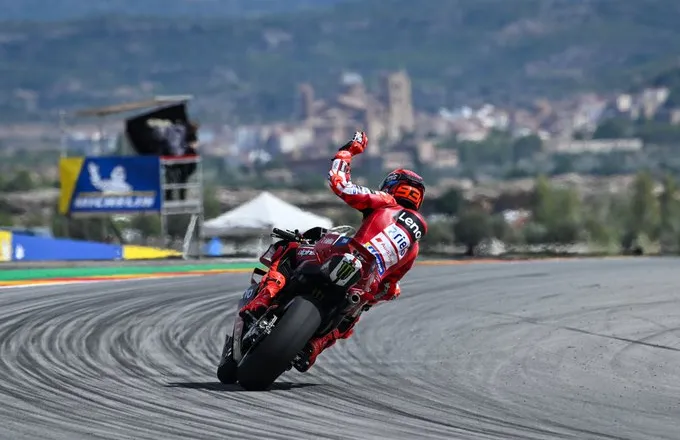 Garë e çmendur në MotoGP, ‘MM93’ fiton në Aragon dhe afrohet me kreun