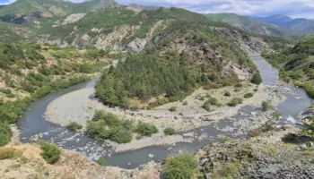 Gjendet në grykëderdhjen e lumit të Semanit një kufomë e dekompozuar